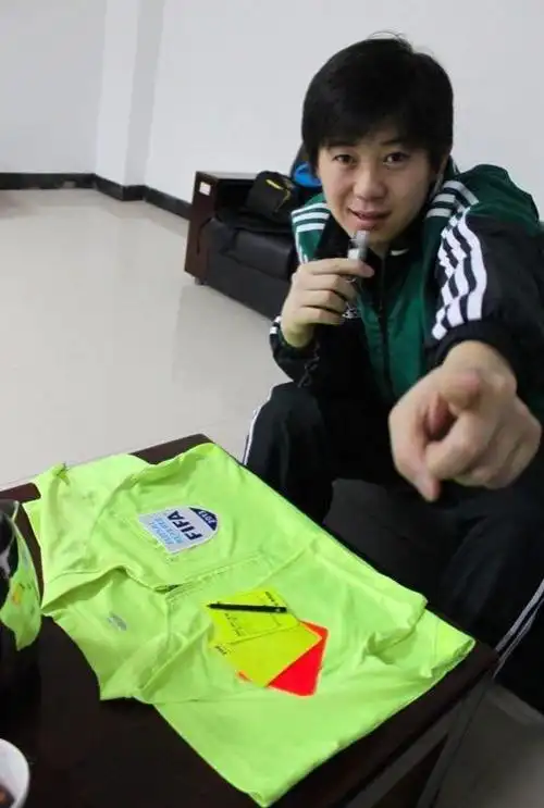 我是国际级裁判安然:最紧张的时候,忘了带哨子!