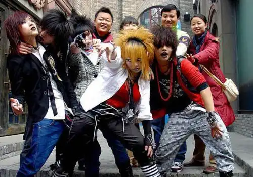 时隔十年, 葬爱家族重出江湖, 杀马特再掀热潮, 网友: 比小鲜肉好