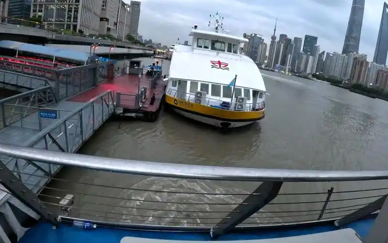 上海2块钱轮渡,欣赏黄埔江两岸风景 shanghai ferry