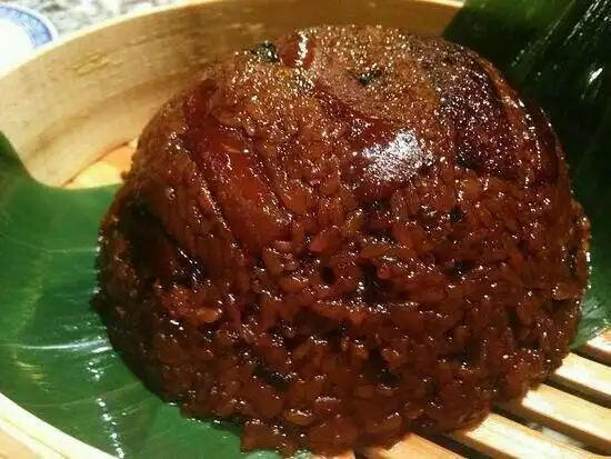 糯米扣肉,五花肉,糯米,汁鲜味美,肥而不腻,是老少咸宜的美食