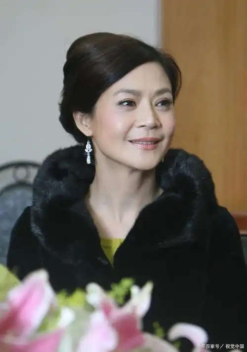 不管是看电视,看电影,几乎所有的屏幕都被"锥子脸"霸占了,所以"包子脸