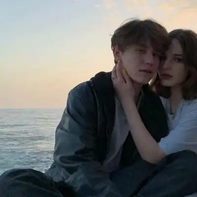 欧美最潮情侣头像两张高清超甜的欧美范情侣头像一对两张图片