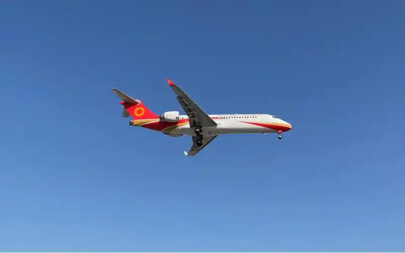 eu1849(岳阳-泉州)成都航空商飞arj21-700执行本次航班,飞机注册号b