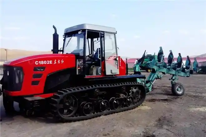 东方红履带拖拉机重出江湖?江湖在战,从未离开!