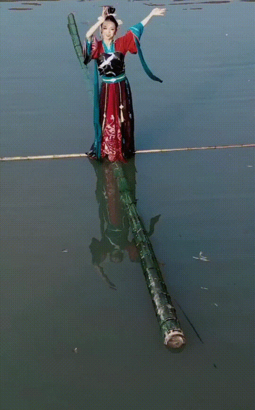 遵义女孩水上漂网友惊呼这是仙女下凡啊