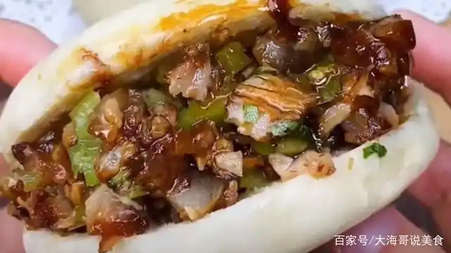 大家来说说这个是肉夹馍还是夹肉馍,早上来一块精神一整天