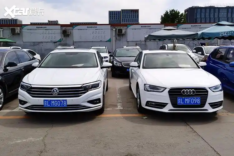 奥迪和大众都是二手车市场中的热门车型,这两辆车现在的二手价格都是