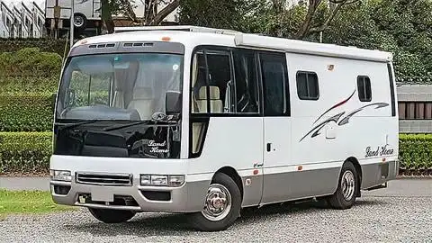 日产中巴改装房车,4.5升动力,双会客区,多张床位睡下全家6口人