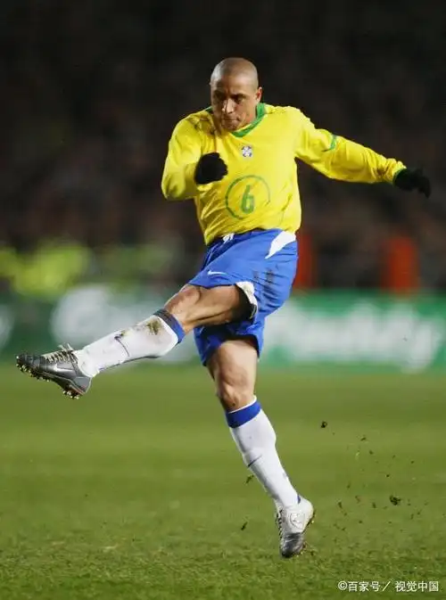 带炮后卫卡洛斯,他定义了现代足球的边后卫