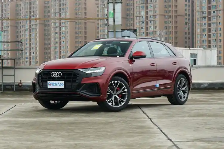 2021款 奥迪q8 55 tfsi quattro 臻选动感型外观
