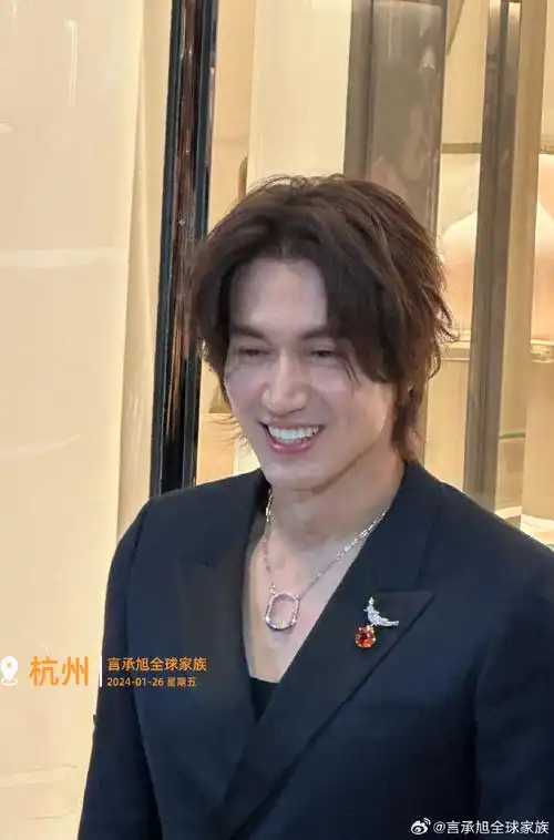 言承旭活动现场生图##言承旭tiffany蒂芙尼