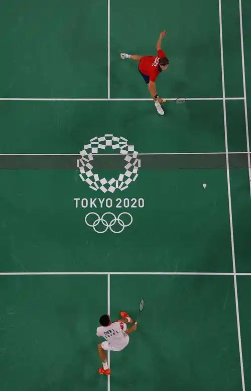 谌龙不敌安赛龙获得东京奥运会羽毛球男单银牌