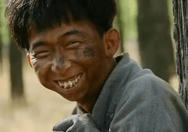 巨兴茂巨兴茂的幸福生活别看巨兴茂一米六六的身高,小眼睛大龅牙的