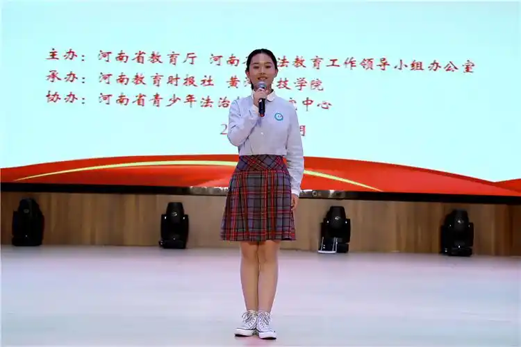 4 演讲比赛初中组特等奖风采展示.jpg