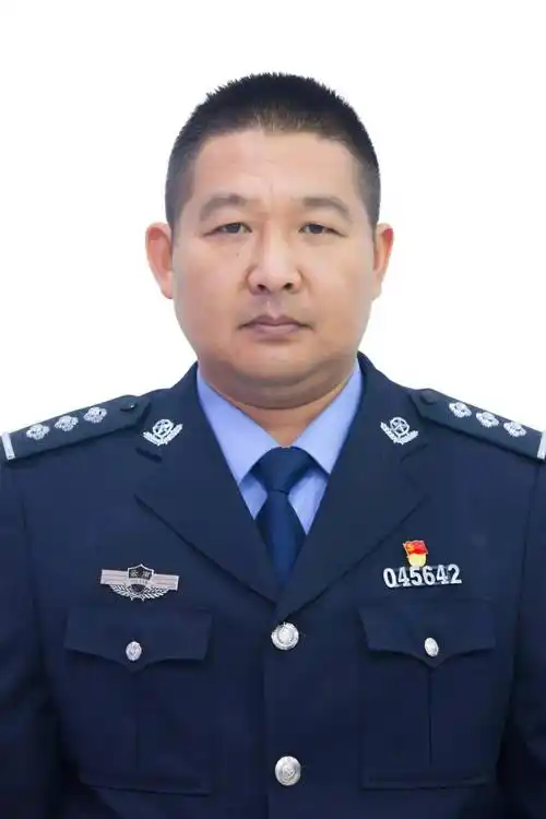 还不认识派出所所长的请点这里