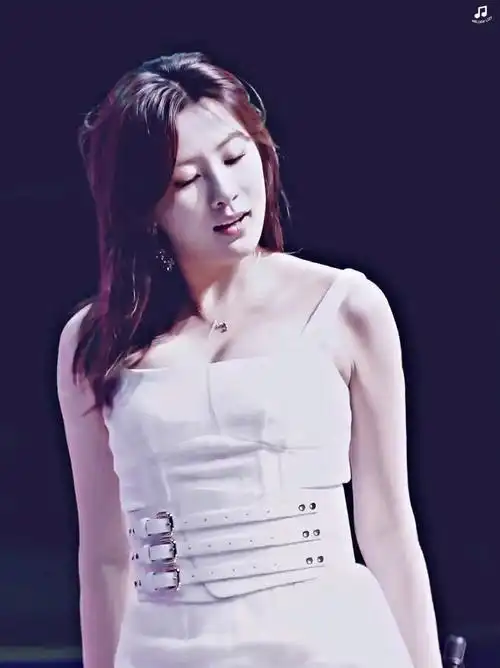 吴夏荣氛围感壁纸