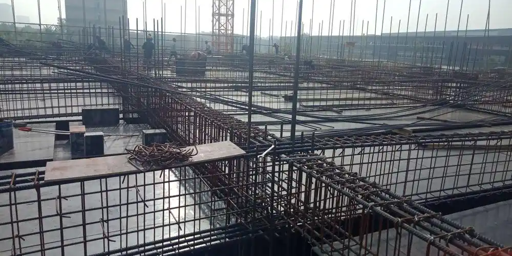 综合楼一层框架梁钢筋绑扎
