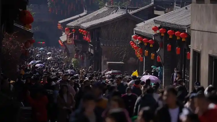 春节出游持续升温大年初二四川西昌建昌古城接待游客超10万人次