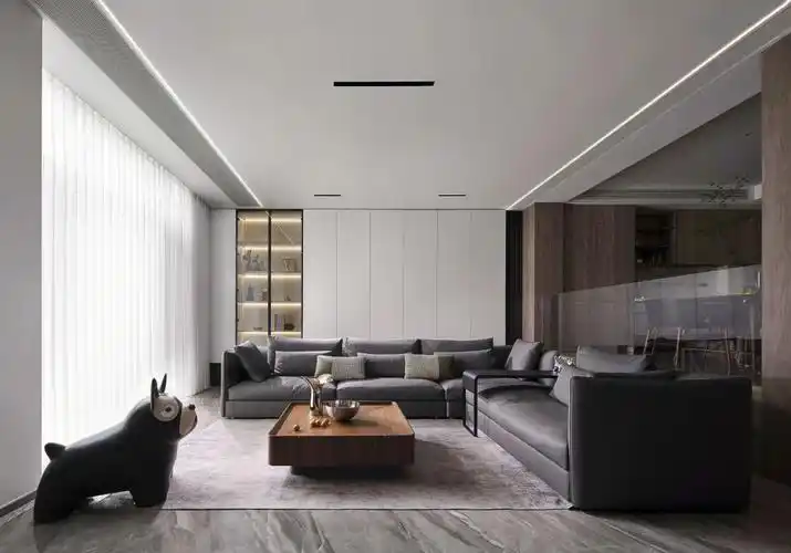 从线形灯的款式和安装方式的多样性来看;线条灯是柔性产品,不是标准品