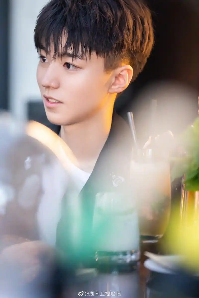 王俊凯神仙美图上线 清爽帅气的凯哥来了