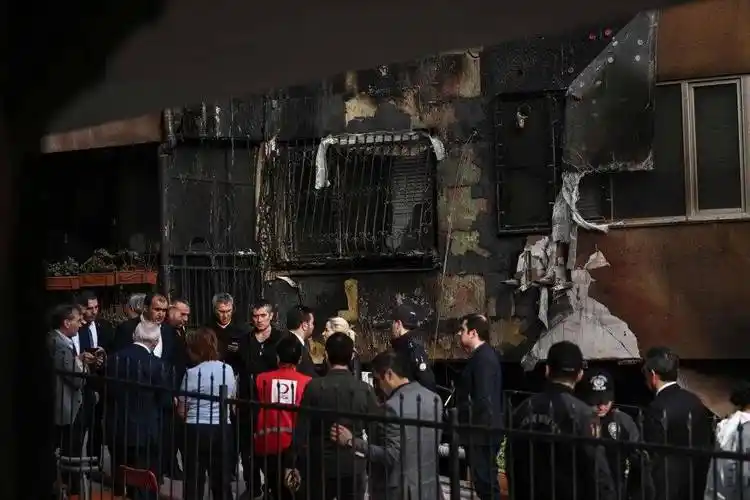 16层建筑地下室发生火灾致29人死亡