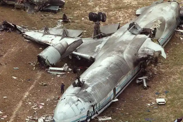 飞机失事时,为什么宁可空难后赔偿几十亿,也不让乘客跳伞求生