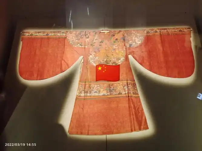 我终于看到这件麒麟圆领袍了#汉服  #明代汉服