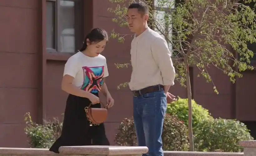 的孟令宇开始独自执导《乡村爱情》,后来饰演李成的付滃也加入其中,两