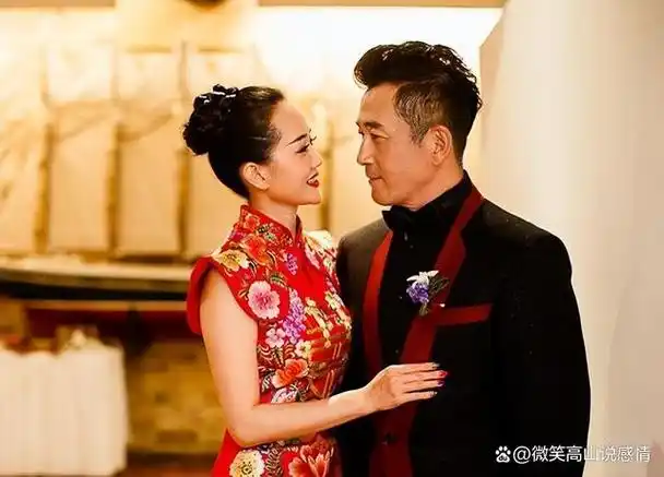 王志飞出轨张歆艺后和张定涵闪婚现已59岁的他依旧帅气迷人