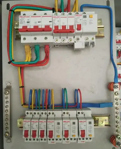 家用配电箱断路器的接法