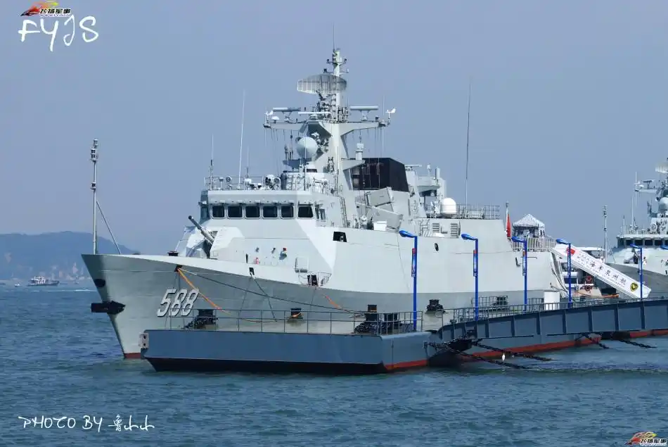 056型护卫舰为中国海军新一代轻型护卫舰,排水量在1400吨左右,身材