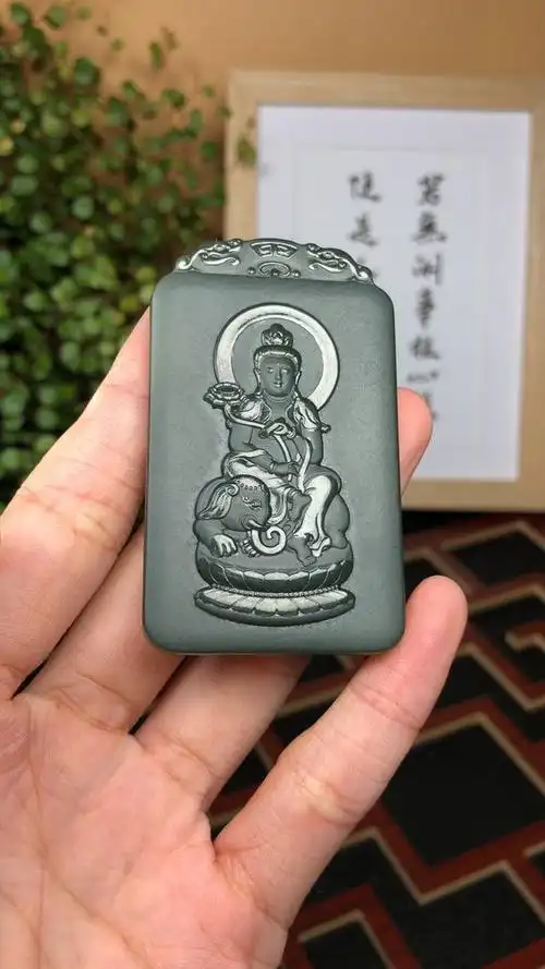 普贤菩萨和田玉青玉一细料挂件玉质