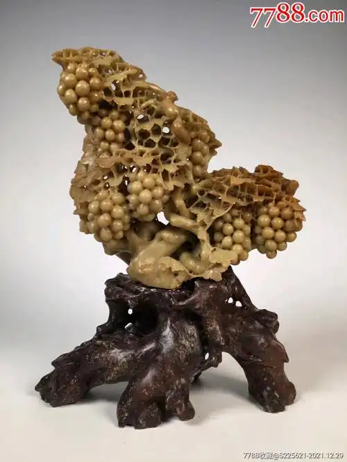 超级好解放初青田石雕刻松鼠葡萄摆件