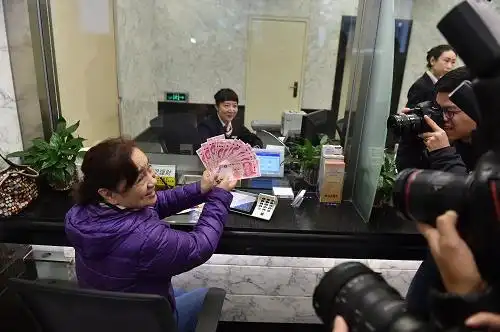 2015年版第五套人民币100元纸币正式发行面世