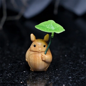 崖柏木雕动漫电影荷叶伞龙猫卡通手办实木工艺吉祥物桌面装饰摆件
