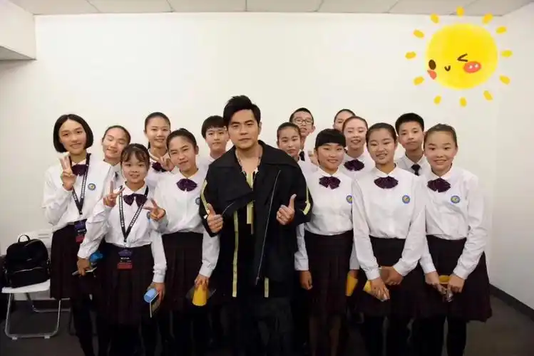 昨晚厦门六中合唱团和周杰伦合体献唱《稻香》!火遍全网