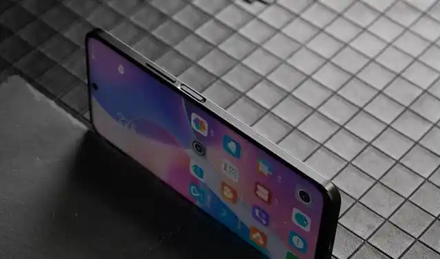 液晶显示器|荣耀x30i评测:行业最薄的lcd屏手机