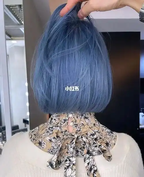 蓝色 蓝灰色 显白发色 减龄短发 昆明染发