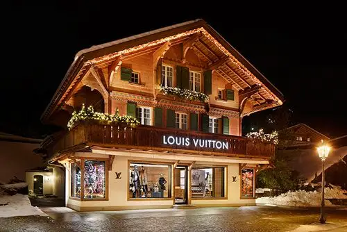 早在2004年,路易威登(louisvuitton)就在滑雪天堂瑞士开设了首家门店
