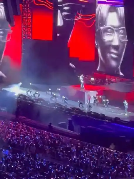 许嵩演唱会开场曲三尺_新浪新闻