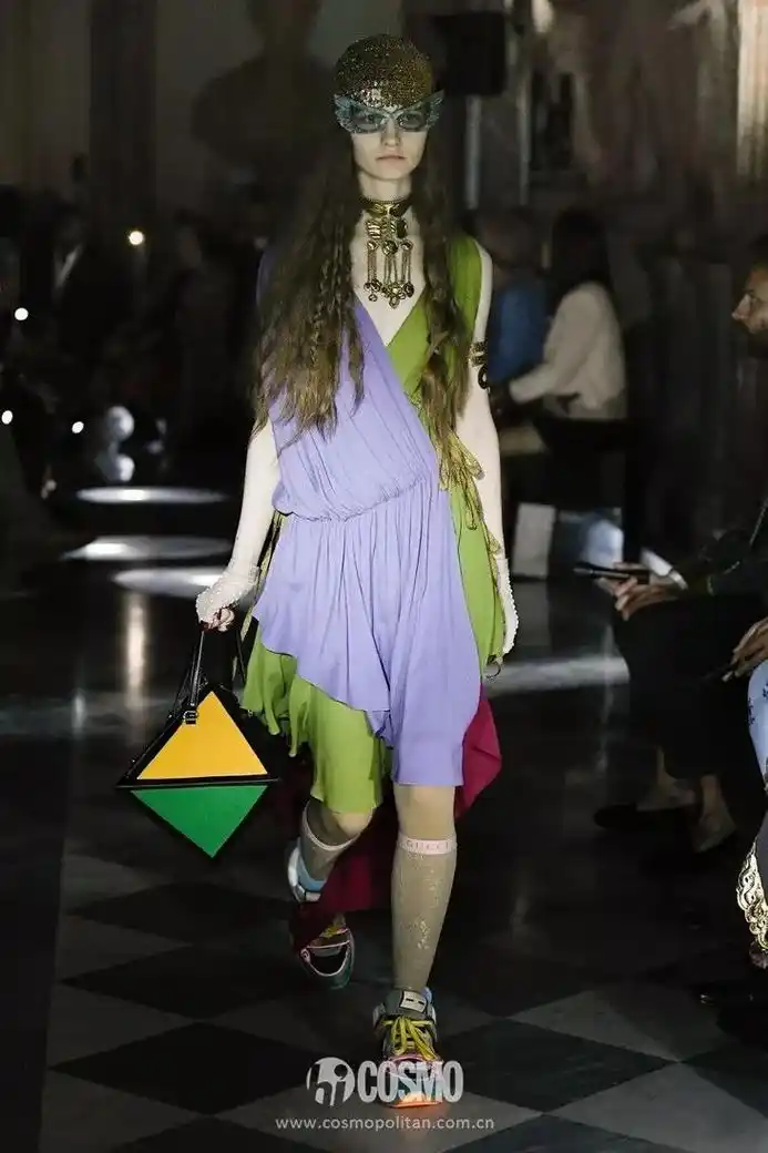 丘尼卡是男女孩童皆可用的服饰,简直是罗马时期的国民穿搭.