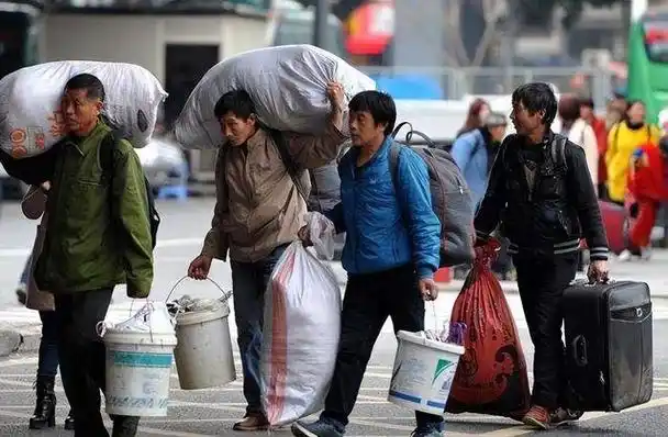 70后农民的"尴尬",没社保,靠啥养老?两个办法,哪个更适合?