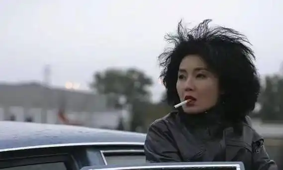 原创坐大腿喂成龙吃葡萄,张曼玉拒绝颁奖,章子怡的"野心"早就藏不住了