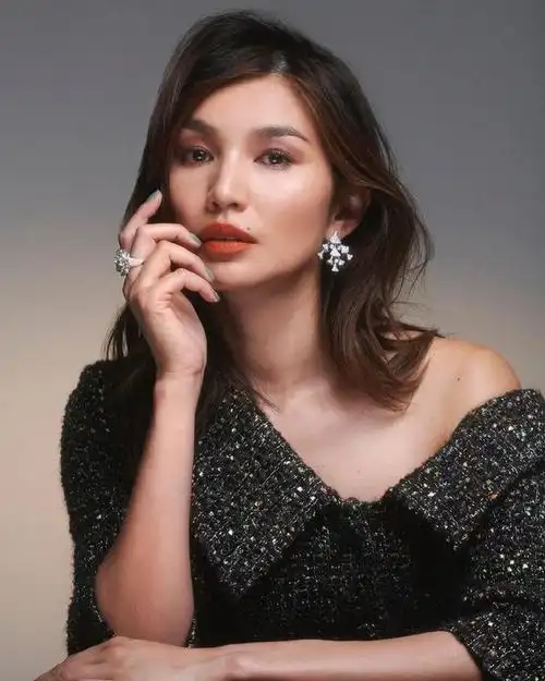 38岁嘉玛·陈新写真曝光!华裔女演员晋升漫威女主,颜值让人惊艳