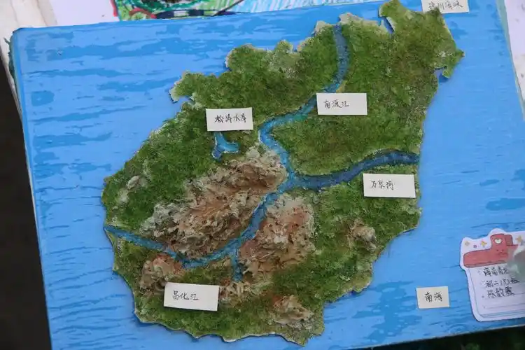 【海口中学】第八届"科技节"八年级主题活动——地理沙盘模型制作比赛