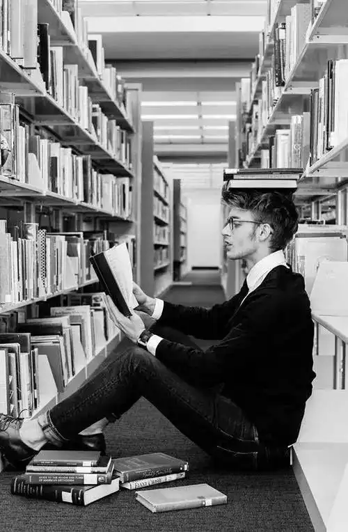 爱看书的男人很帅 _ 说说 - 多乐猫_duolemao.com