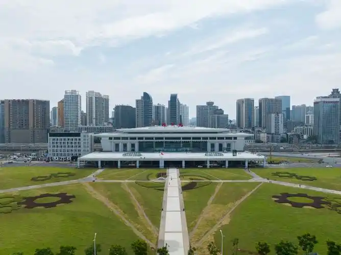 株洲火车站东站房启用旅客可在市中心车站乘坐普铁城际出行