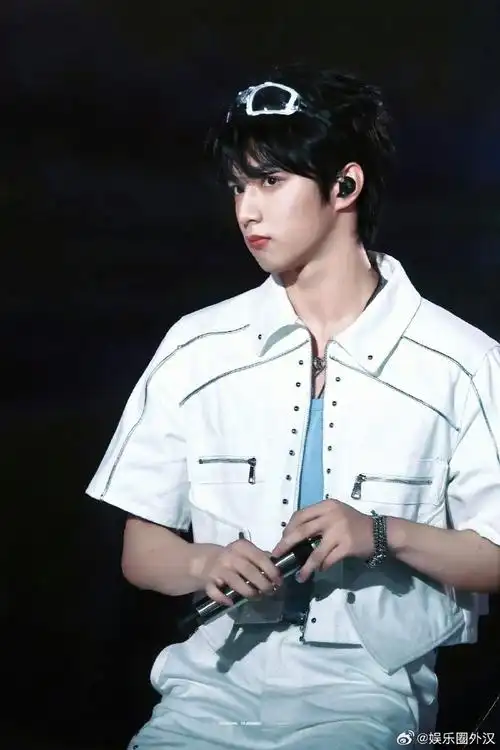 刘耀文以为自己是公司最小的##刘耀文被四代年龄震惊##刘耀文抵知