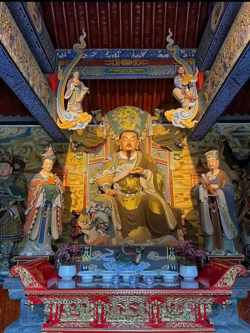 真武大帝,又称玄天上帝,玄武大帝等,脚踏腾蛇鳞龟,[抱拳] - 抖音