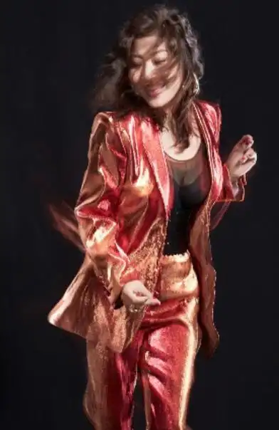 回顾张蔷29岁被前夫抛弃带儿子嫁给歌迷后被当成女儿宠爱